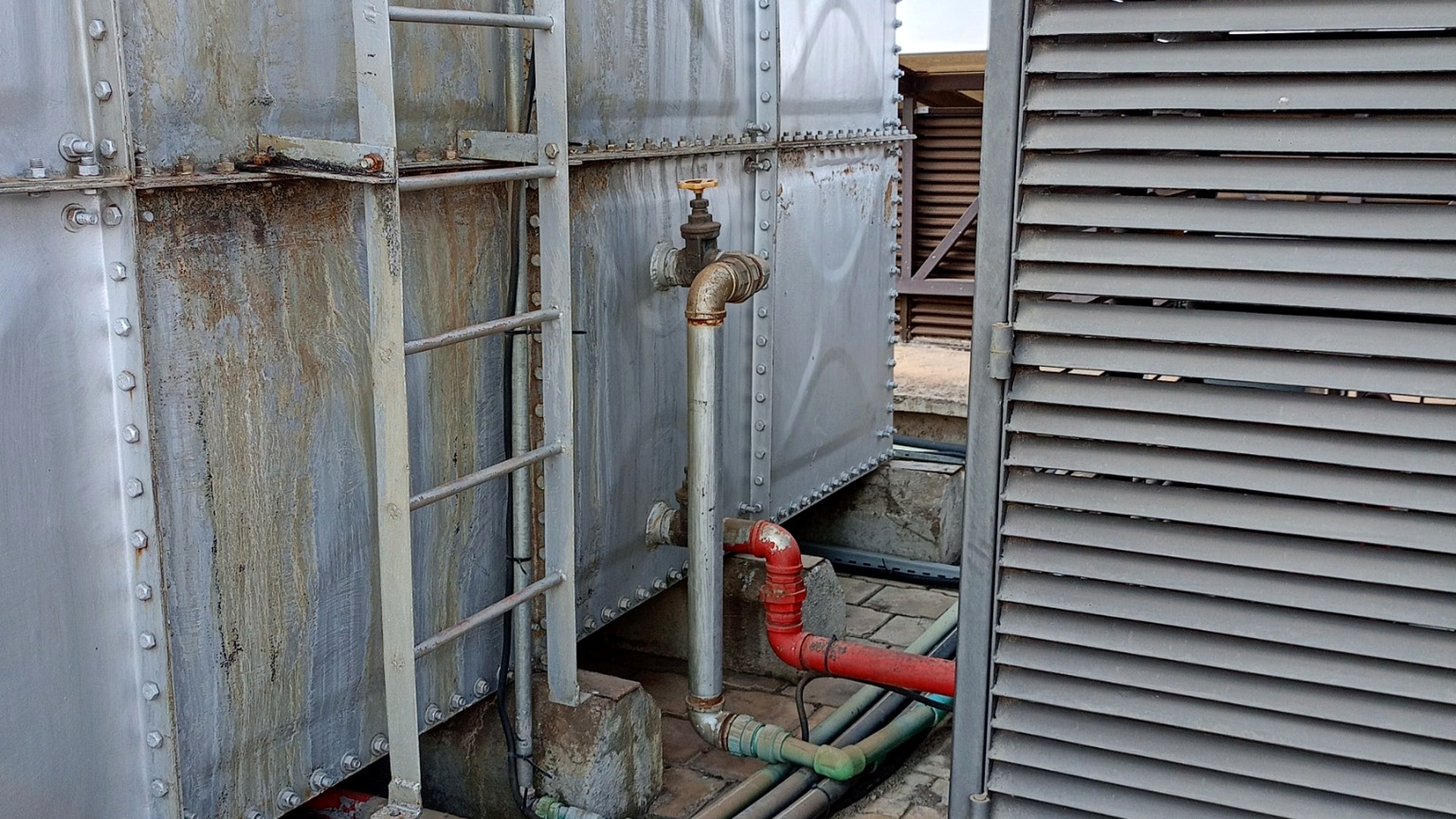 Freedom property borehole tank installation with ladder access
