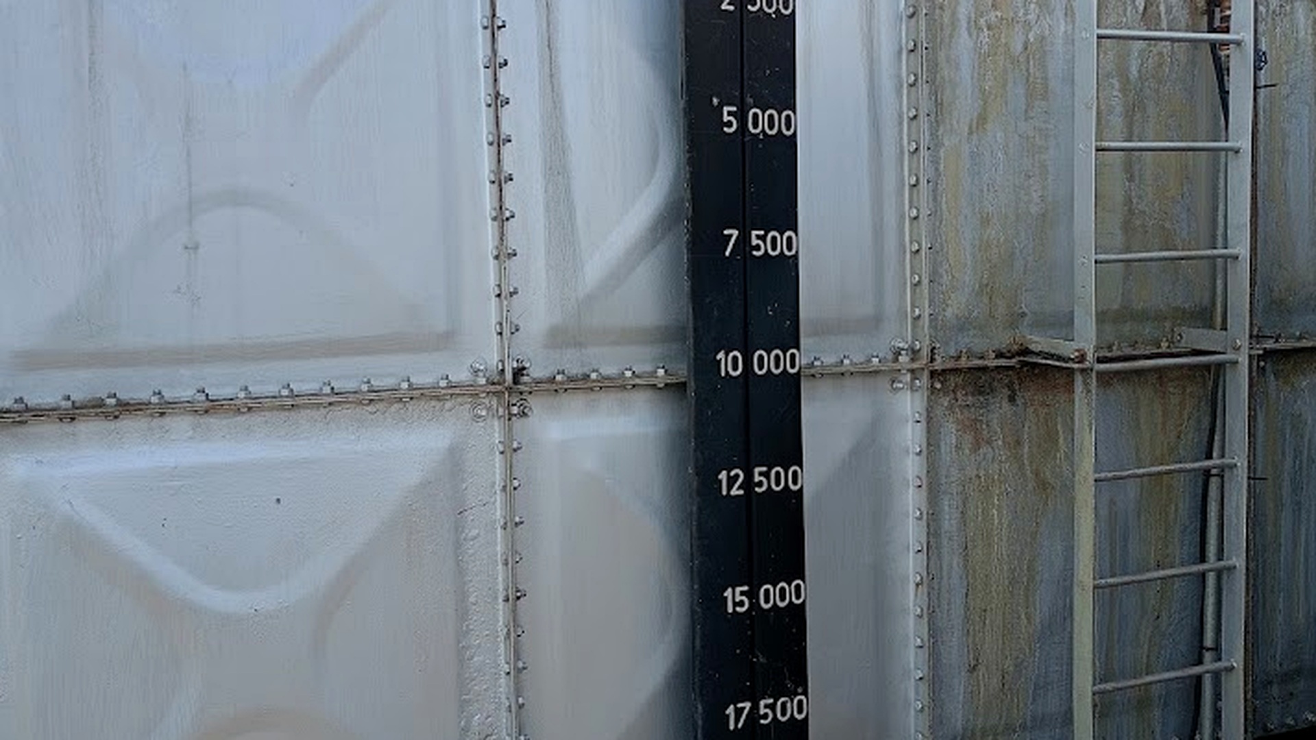 Water tank level gauge showing measurement markings
